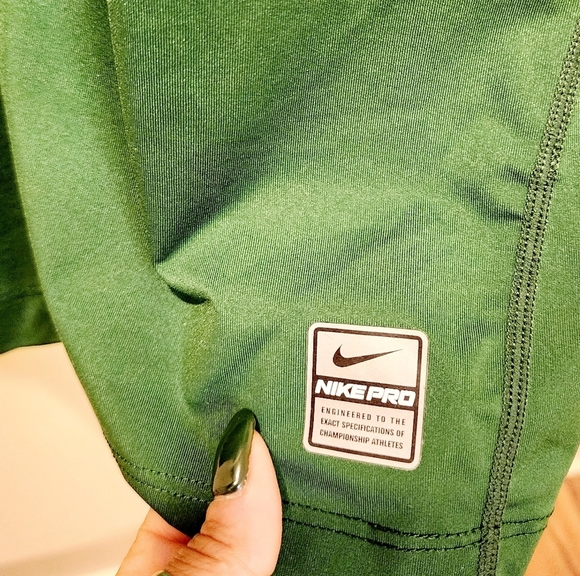 Nike men's Short Sleeves Athletic t-shirt size L - Picture 4 of 9